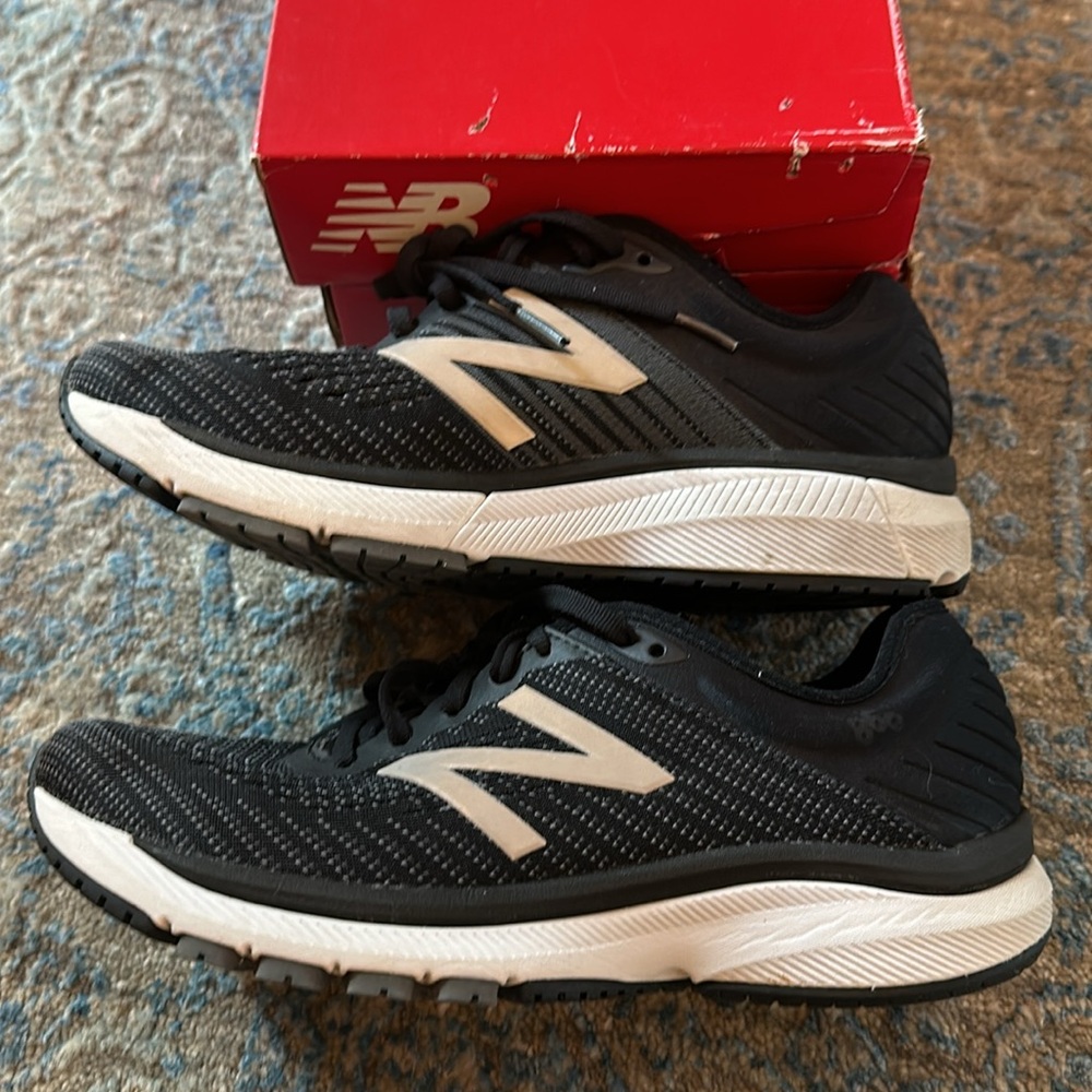 New Balance Black Women's 860K Running Shoes - Picture 4 of 9